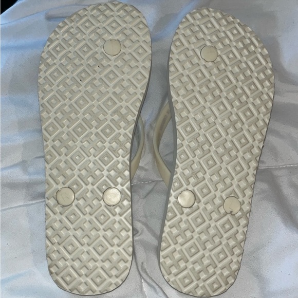 COPY - Tory Burch White Flip Flops Size 5 - Picture 2 of 4